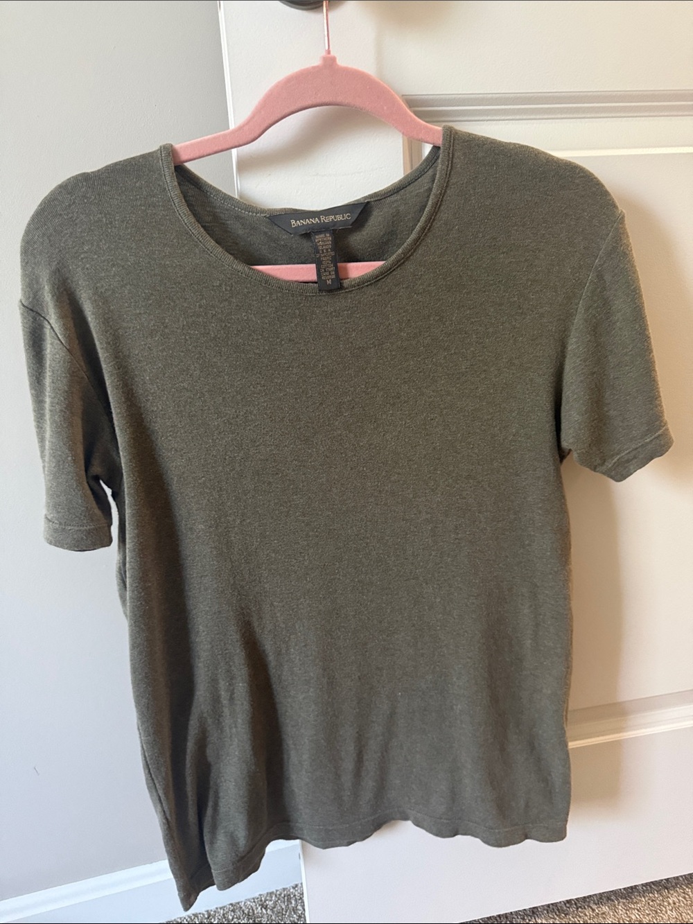 Banana Republic Olive Green Short Sleeve Crew Tee cotton size M so soft